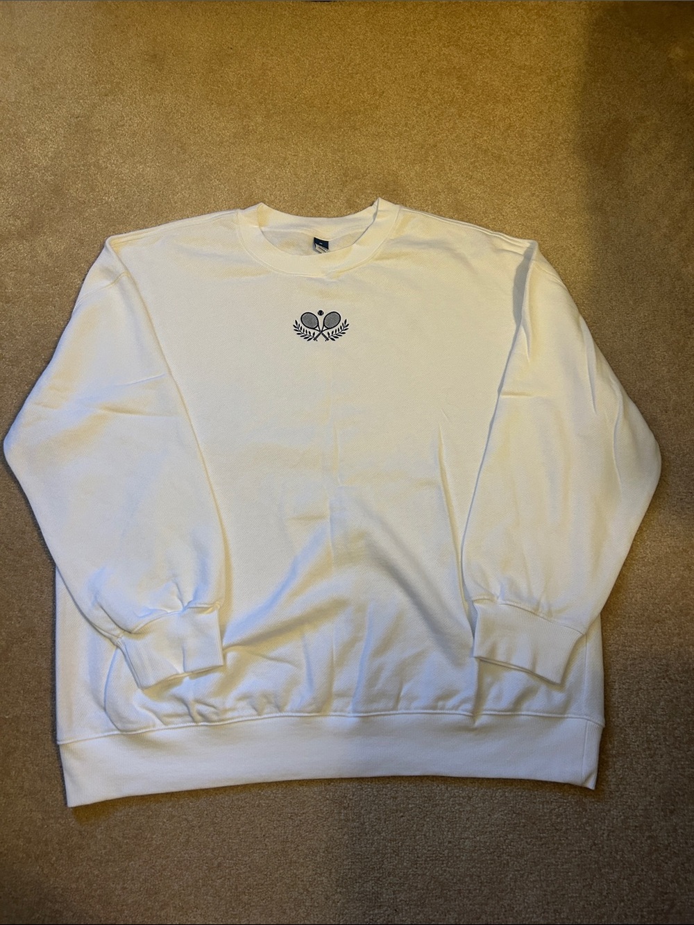Women’s White Oversized Crewneck Sweatshirt with Subtle Chest Logo